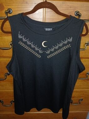 BloomChic Womens Plus Sleeveless Top with Embroidered Accents /Size 18-20 (2X)